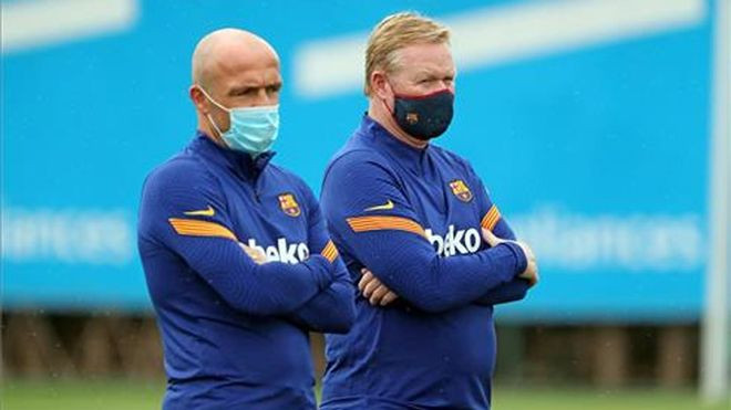 Alfred Schreuder y Ronald Koeman en un entrenamiento del Barça / FCB