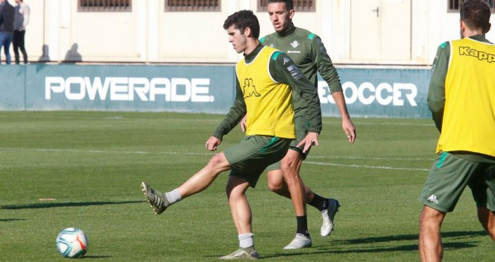 Carles Aleñá en un entrenamiento del Betis / REDES