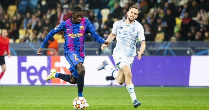 Dembelé controla el balón en el Dinamo Kiev-Barça / FCB