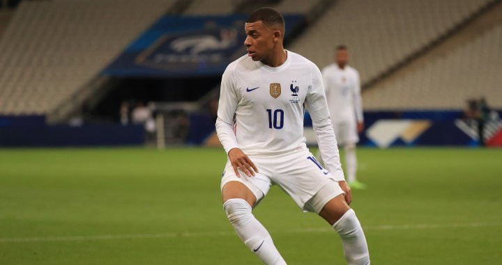 Mbappé en una acción con la selección francesa / EFE