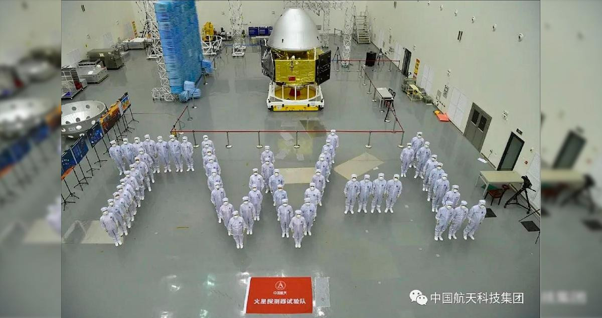 Trabajadores chinos antes del lanzamiento de Tianwen-1 / CASC