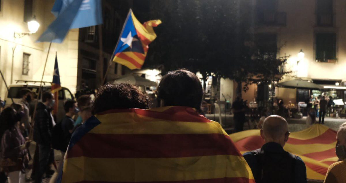 Manifestantes durante los actos independentistas del Fossar de les Moreres de Barcelona con motivo de la Diada / PABLO MIRANZO