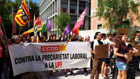 Varios universitarios bloquean el acceso a la UPF durante la protesta / CCOO