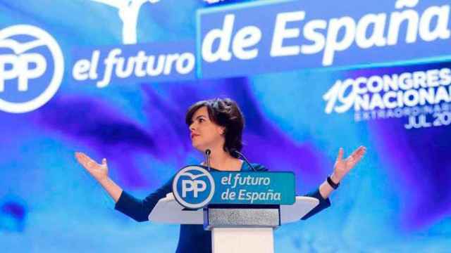 La candidata a la Presidencia del PP, Soraya Sáenz de Santamaría, durante su intervención hoy en el XIX Congreso del partido / EFE