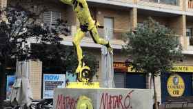 Una foto de la estatua de Miquel Biada en Mataró, atacada este sábado por un grupo independentista Ataque indepe' en vísperas de la manifestación