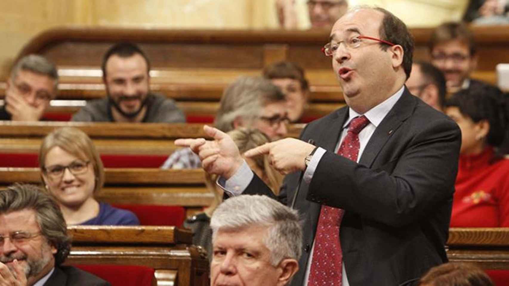 El primer secretario del PSC, Miquel Iceta, en la sesión de control del Gobierno catalán celebrada en el Parlamento catalán / EFE