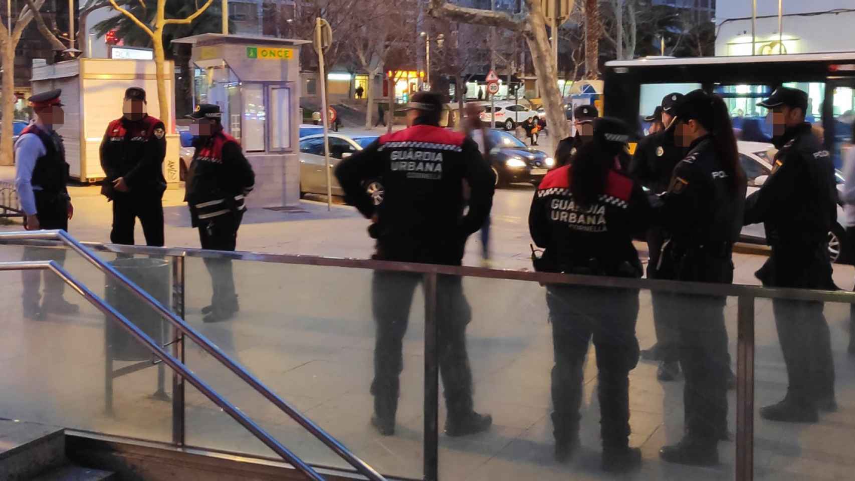 Un dispositivo conjunto de la Policía Local de Cornellà de Llobregat y de la Policía Nacional  / CNP