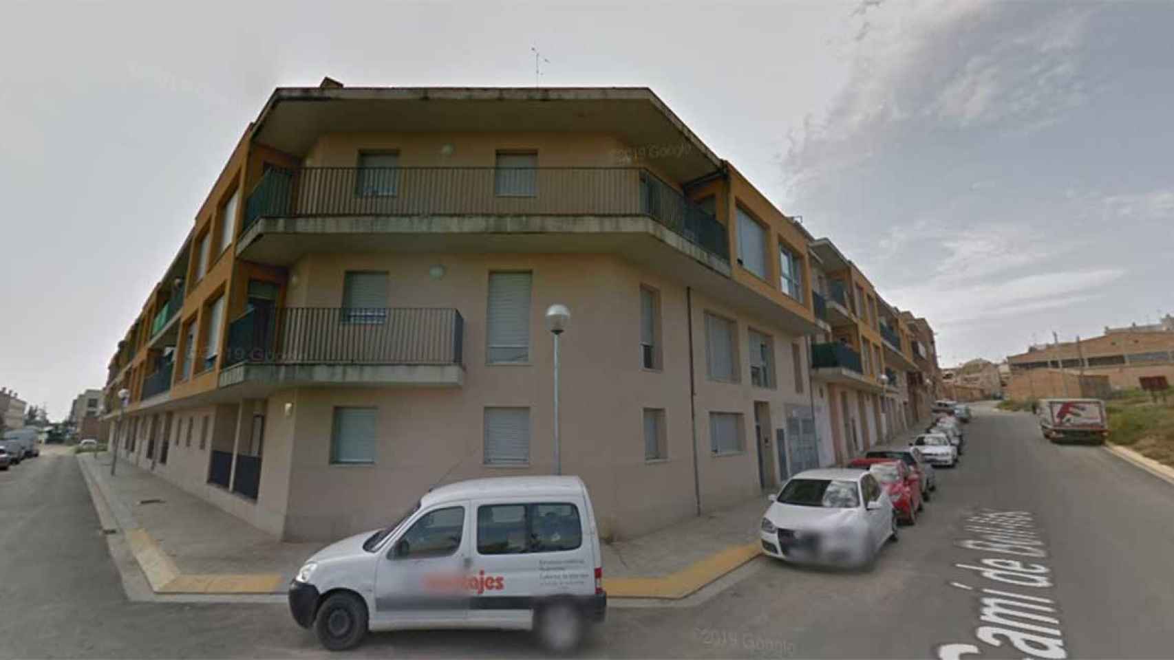 El pueblo de Alcoletge (Lleida) vive con temor ante la llegada de un grupo de okupas peligrosos / STREET VIEW