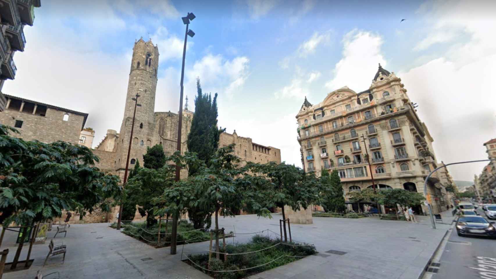 Via Laietana con plaza de Ramón Berenguer el Gran, donde un relojero ha asaltado violentamente a un turista / GOOGLE STREET VIEW