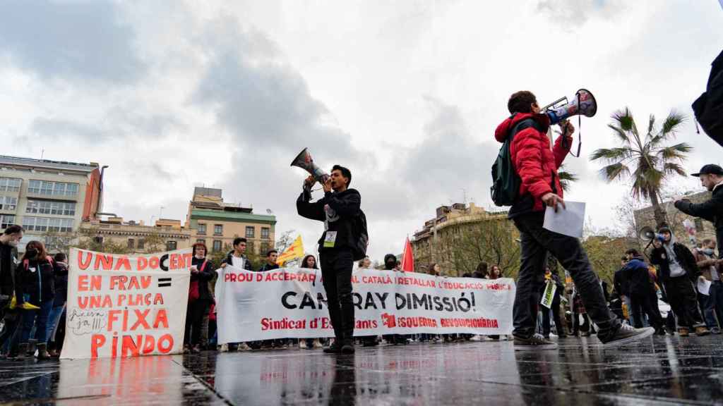 Las profesoras interinas temen perder su trabajo con las actuales oposiciones en Cataluña / LUIS MIGUEL AÑÓN (CG)