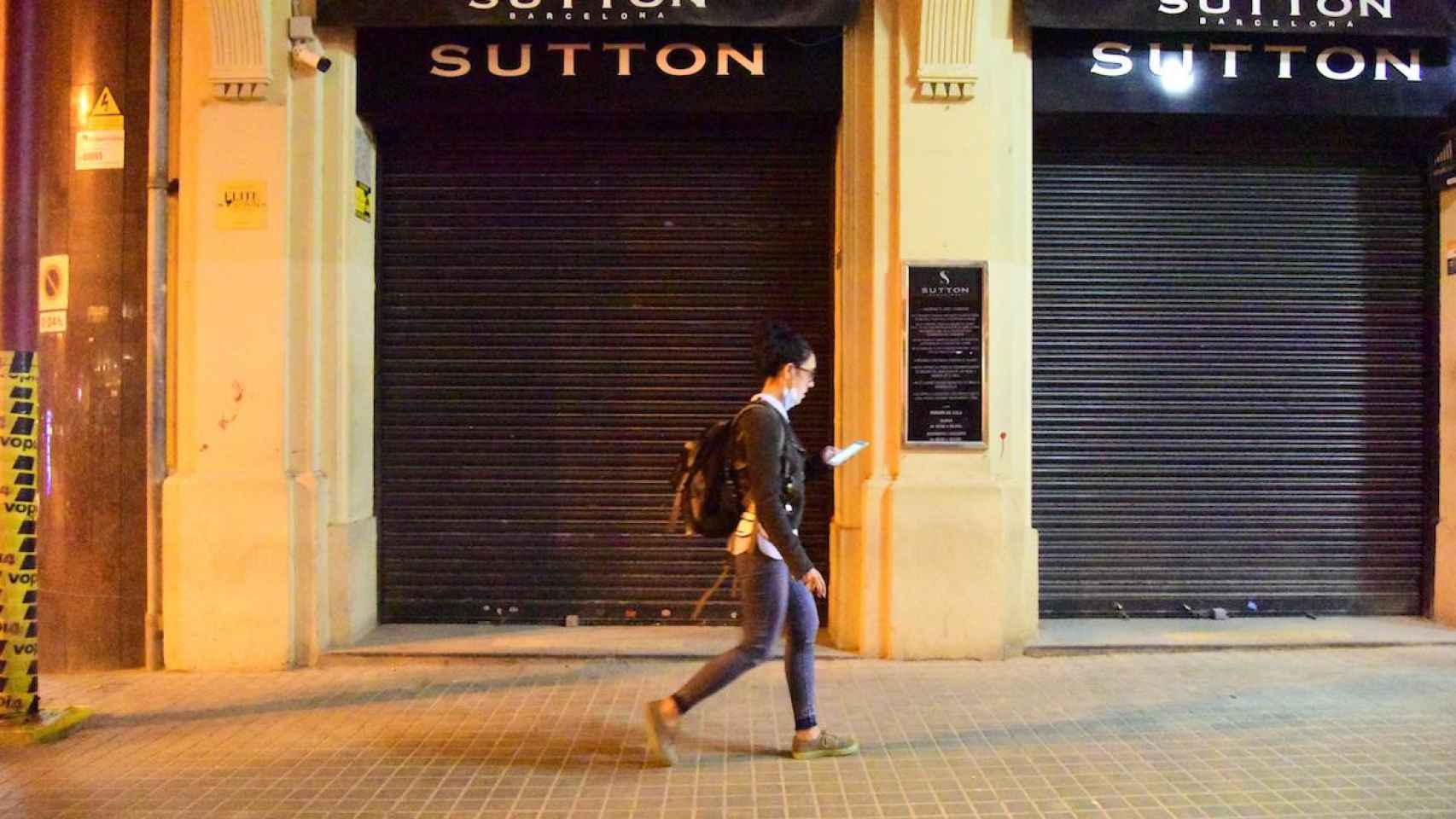 Una calle vacía por la noche, franja horaria en la que se está previsto imponer el toque de queda / EP