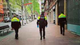 Agentes de Mossos d'Esquadra patrullan durante el confinamiento / MOSSOS