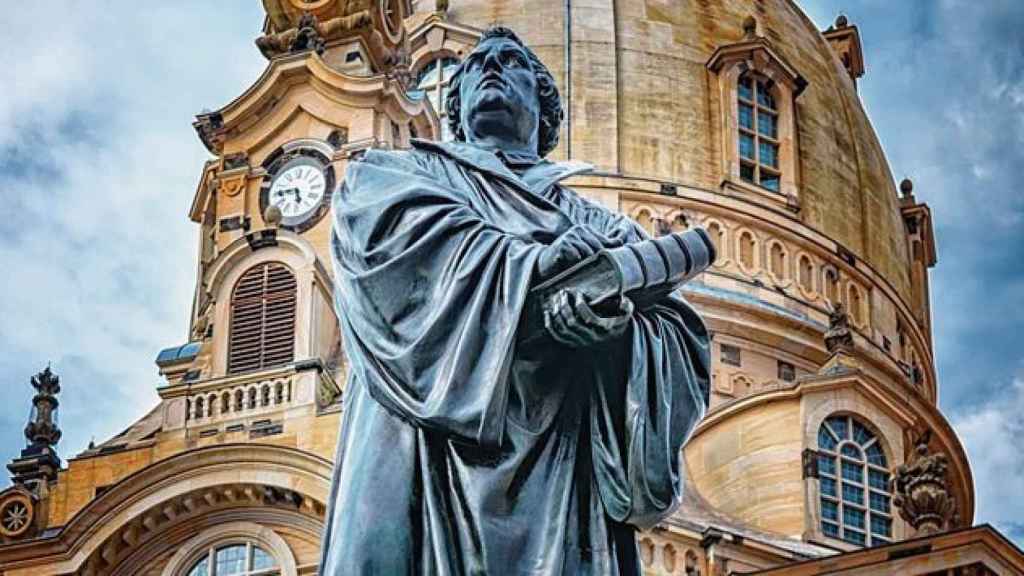 Martín Lutero ante la iglesia Frauenkirche de Dresde, Alemania