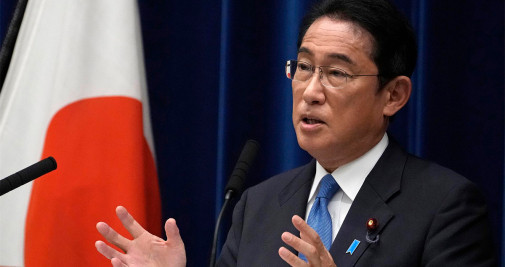 El primer ministro de Japón, Fumio Kishida, habla durante una conferencia de prensa en su residencia oficial en Tokio (Japón), este miércoles - EFE/EPA/Shuji Kajiyama / POOL