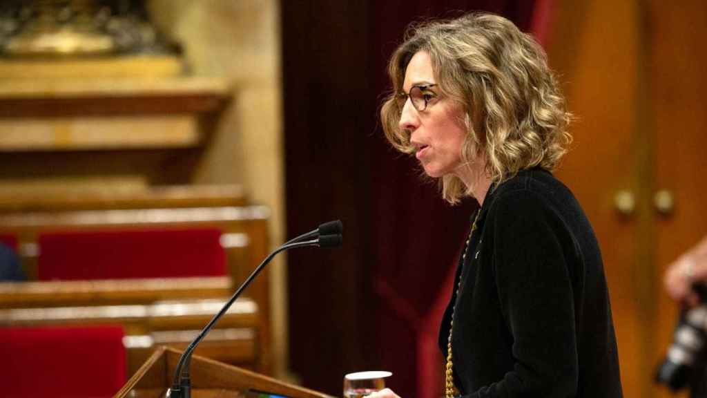 La consejera de Empresa y Conocimiento, Àngels Chacón (JxCat), en el Parlament / EUROPA PRESS