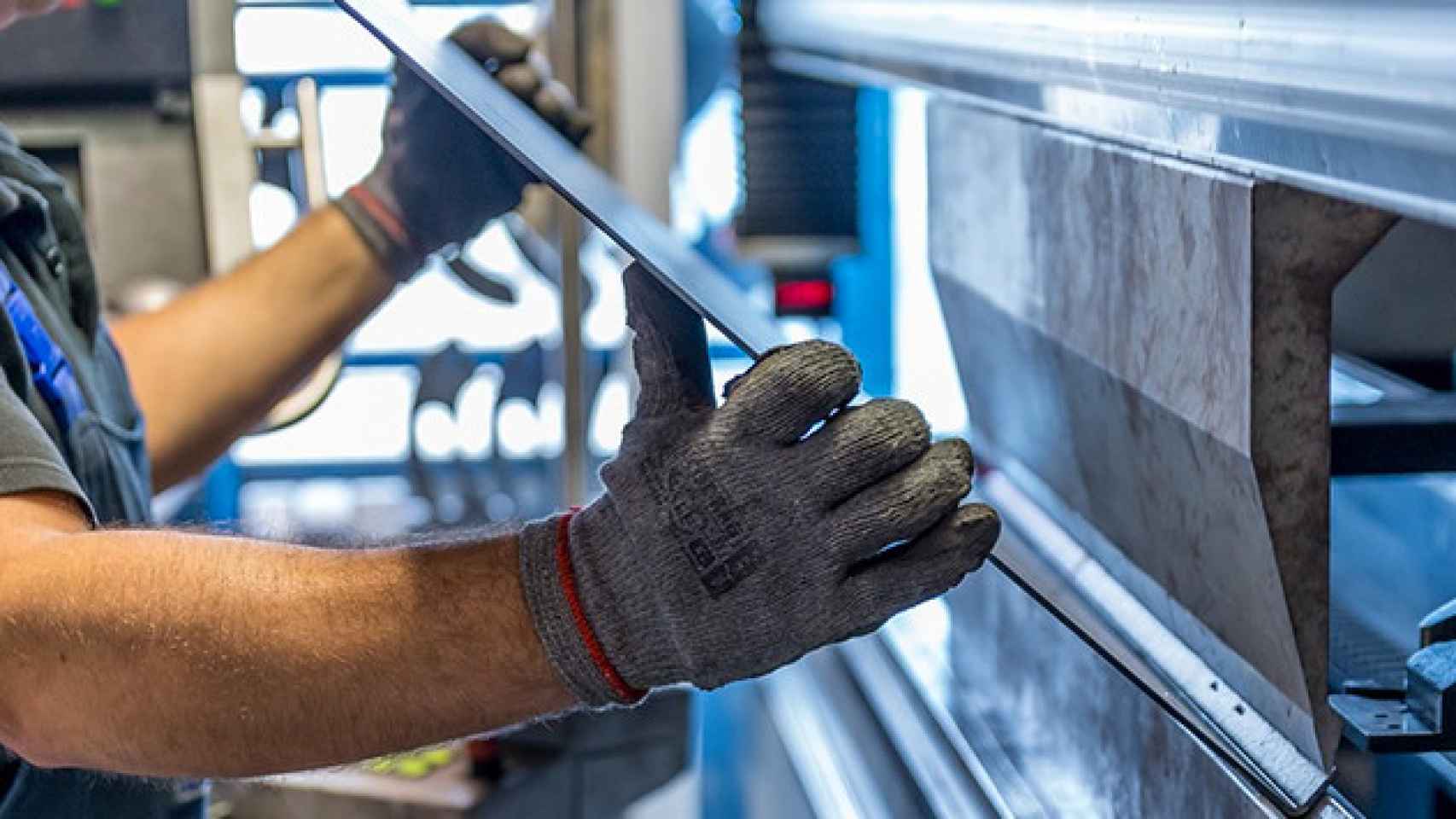 Una foto de archivo de un operario trabajando en una empresa metalúrgica Reino Unido subcontratación feria