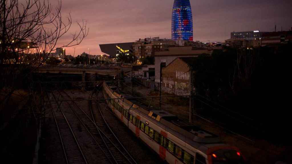 La Torre Glòries, que tenía que albergar la sede de la EMA en Barcelona, en una imagen de archivo / EFE