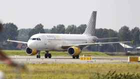 Un avión de Vueling en un aeropuerto español / EFE