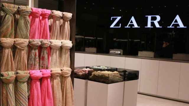 Interior de una tienda de Zara, marca principal del grupo Inditex.