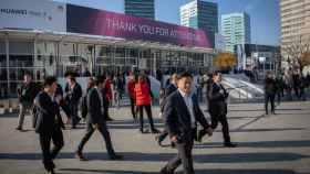 Vistantes del Mobile World Congress Barcelona 2019 en la entrada de Fira Barcelona  / EUROPA PRESS