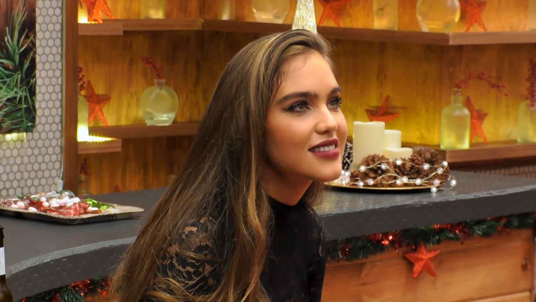 Blanca, cirujana maxilofacial del Hospital Ramón y Cajal de Madrid en 'First Dates' / CUATRO