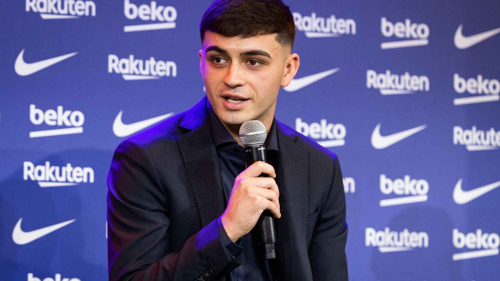 Pedri en el acto de su renovación. Golden Boy / FCB