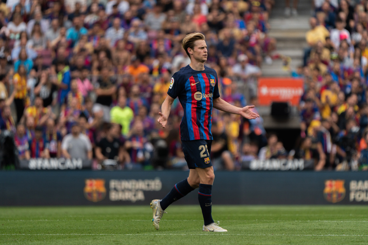 Frenkie de Jong, en el partido entre el Barça y el Elche / LUIS MIGUEL AÑÓN (CG)