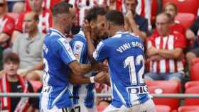 Los jugadores del Espanyol celebran el gol de Braithwaite en Bilbao / EFE