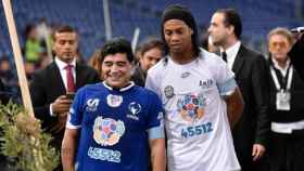 Maradona y Ronaldinho en un amistoso benéfico / Redes