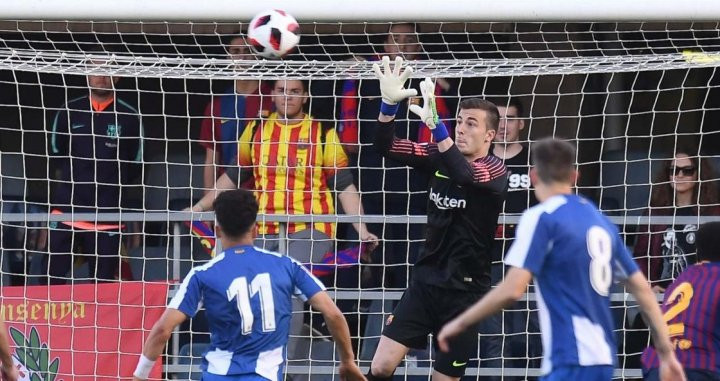 Iñaki Peña jugando el derbi del filial en el Miniestadi / FC Barcelona