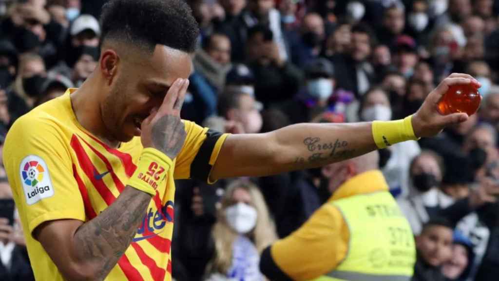 Aubameyang celebra su segundo gol al Real Madrid con la bola de dragon de cuatro estrellas