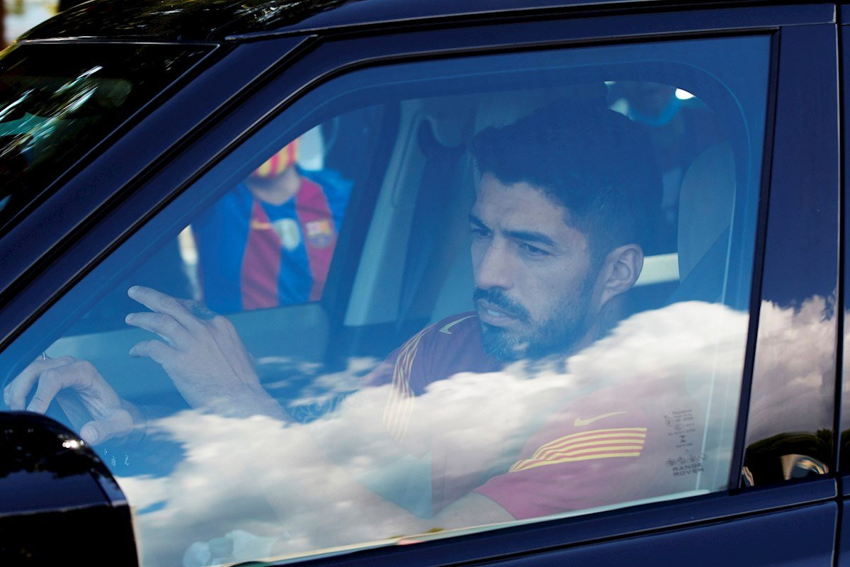 Luis Suárez en su llegada a la Ciutat Esportiva / EFE