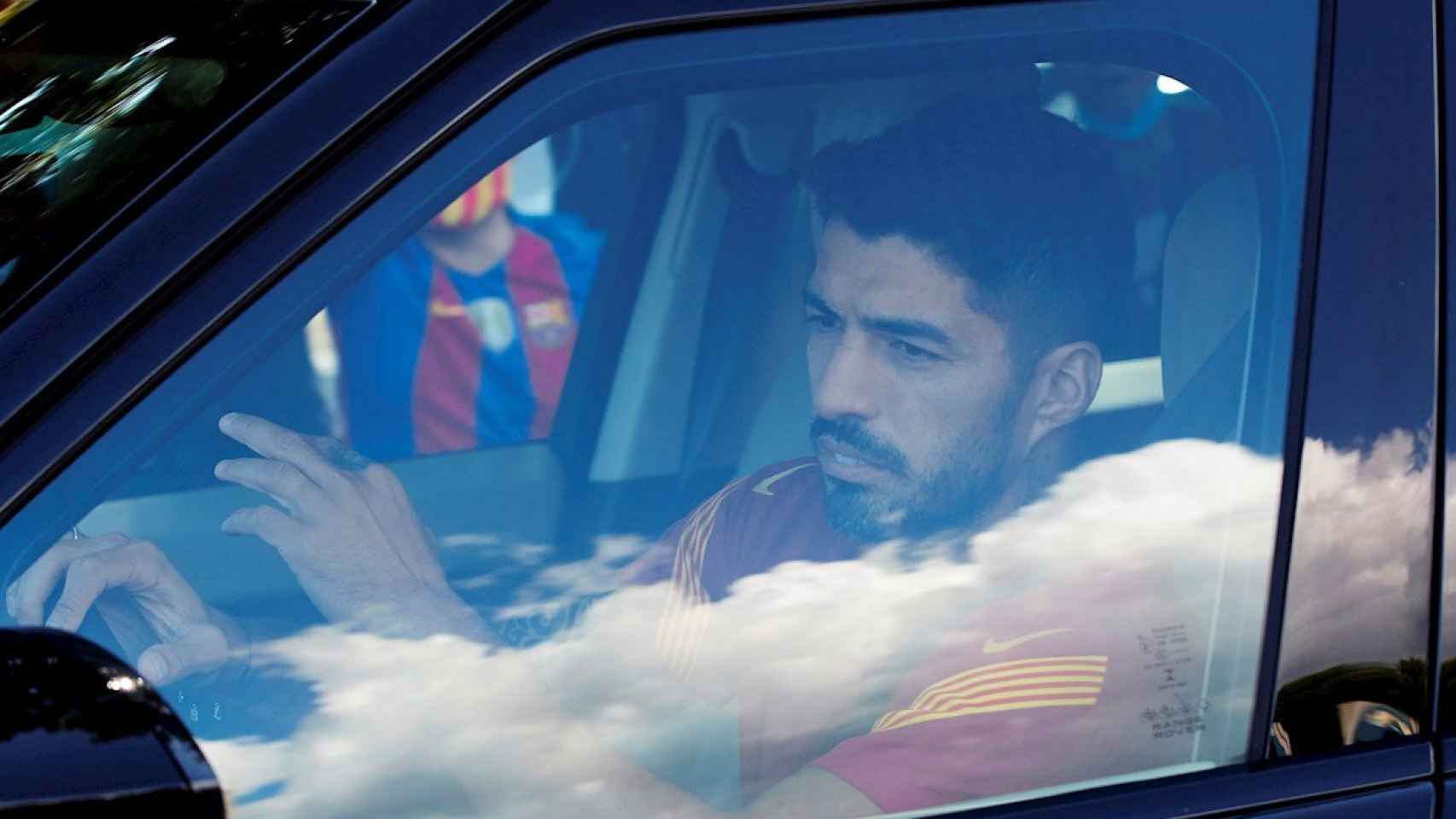 Luis Suárez en su llegada a la Ciutat Esportiva / EFE