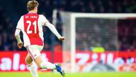 Frenkie de Jong jugando con el Ajax de Ámsterdam / EFE