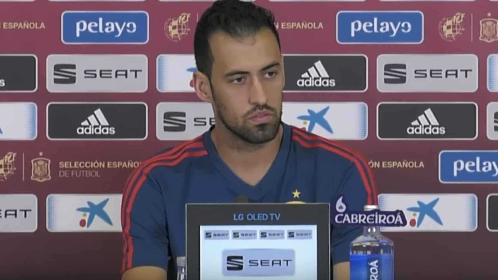 Una foto de Sergio Busquets en una rueda de prensa con la selección española / RFEF