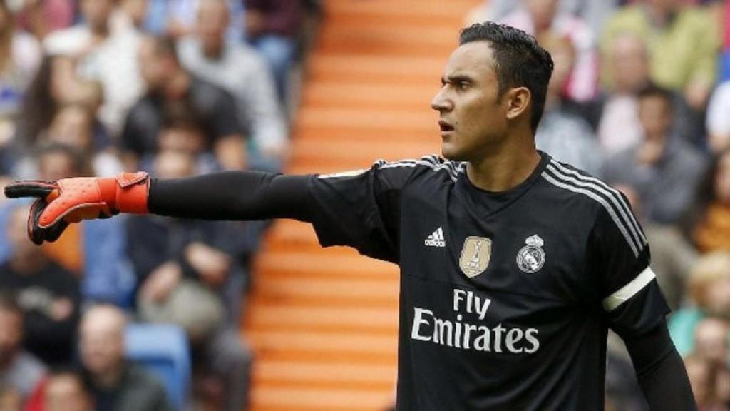 Keylor Navas dando indicaciones durante un partido del Real Madrid