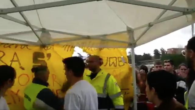 Asedio a la carpa de 'S'ha Acabat' en la UAB / S'HA ACABAT