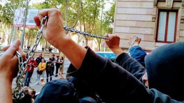 Miembros de los CDR encadenados ante el TSJC / ROBERT MORRAL