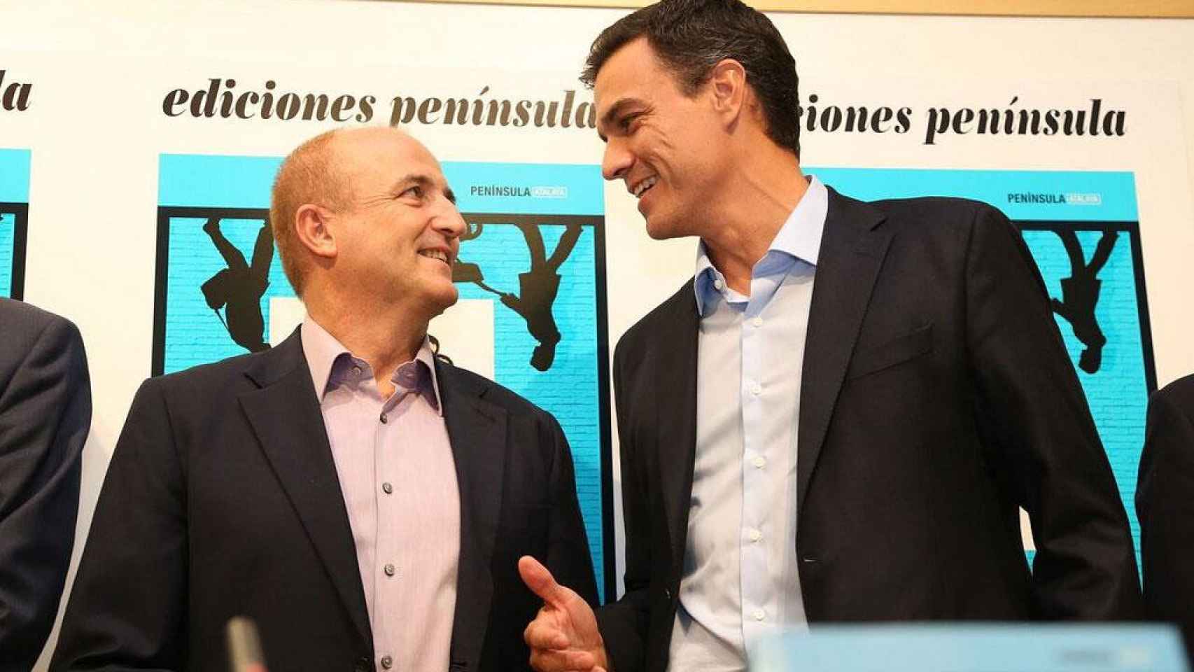 Miguel Sebastián, presunto autor de la primera insinuación de plagio, con Pedro Sánchez en una imagen de archivo