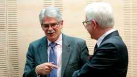 El ministro de Exteriores, Alfonso Dastis (i), conversa con el ministro de Exteriores polaco, Jacek Czaputowicz (d), esta semana en Madrid / EFE