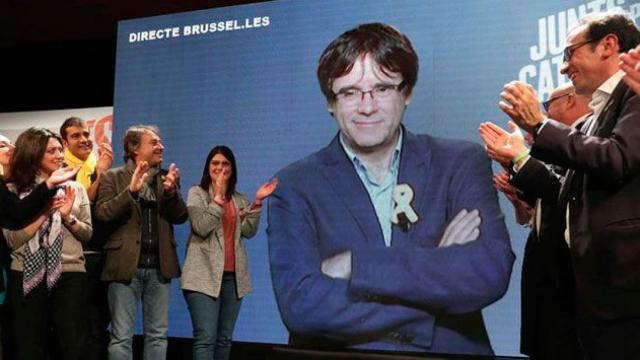 Carles Puigdemont, expresidente de la Generalitat, participa por videoconferencia en un acto de campaña JxCat / EFE