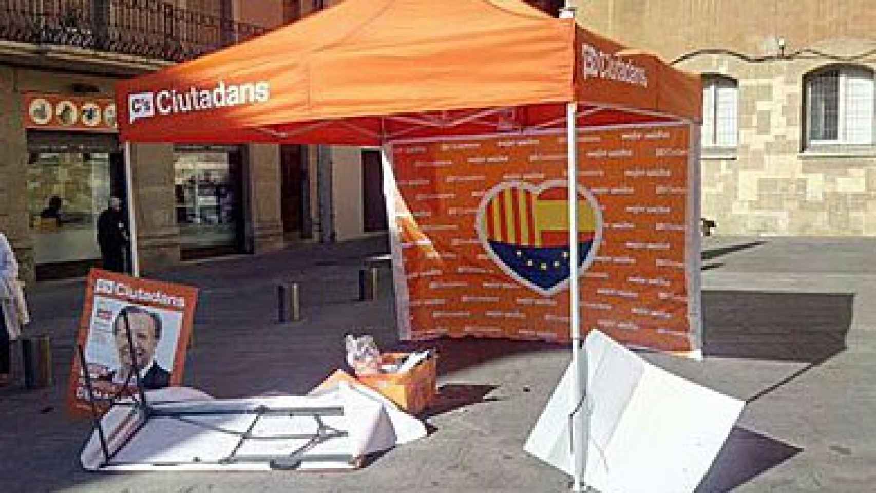 La carpa de Ciudadanos en Manresa tras el ataque