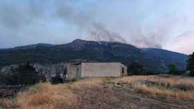 Uno de los incendios en los que trabajan los bomberos de la Generalitat / BOMBERS