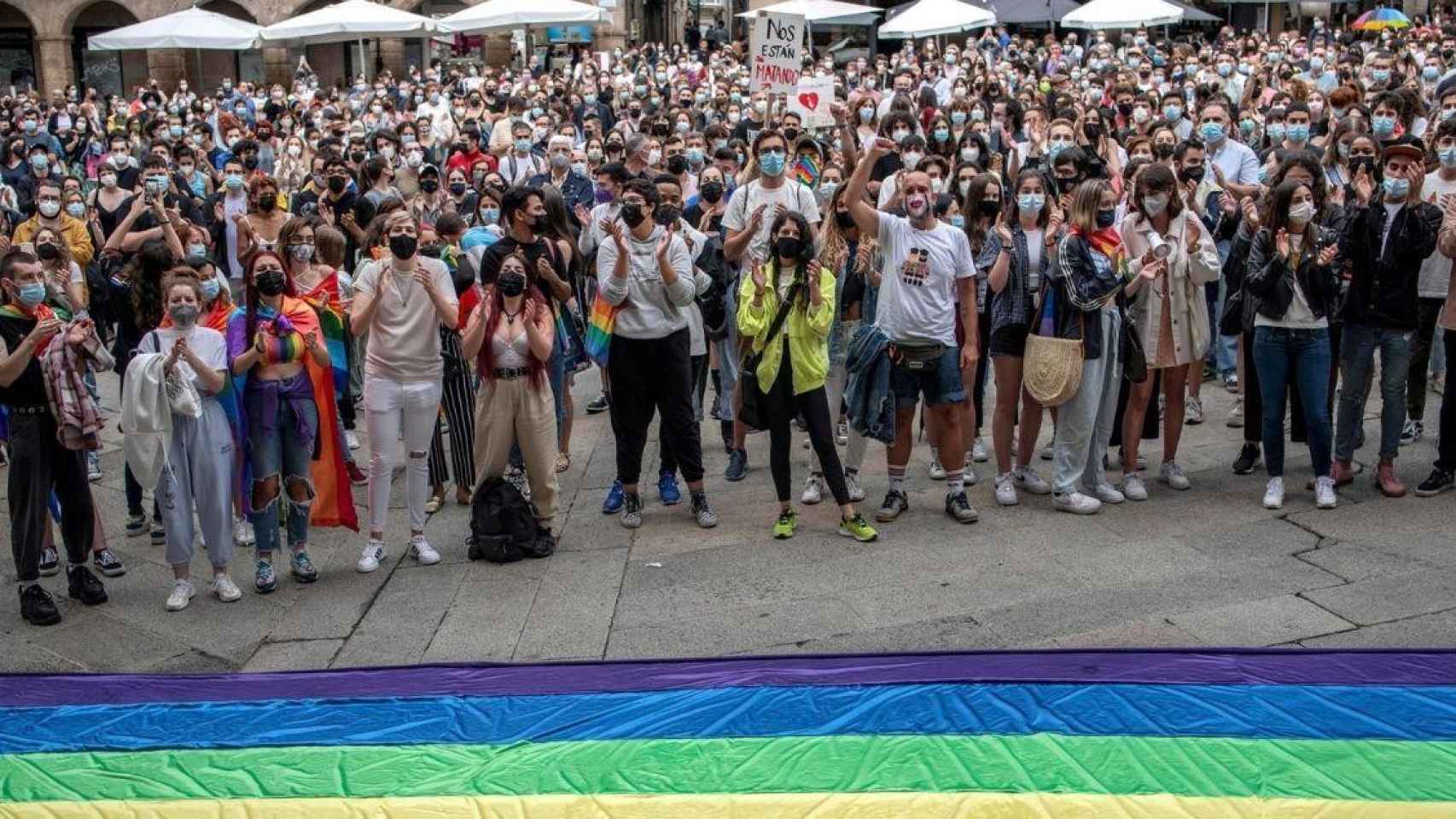 Manifestación en Ourense para condenar la brutal agresión homófoba que acabó con la vida de Samuel Luiz / EFE - Brais Lorenzo