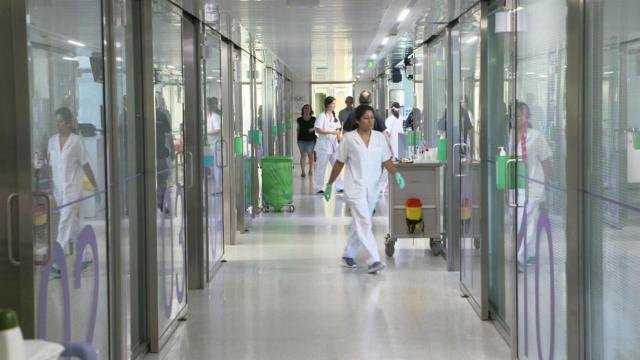 Imagen de una sanitaria en el Hospital Clínic Barcelona / HCB
