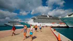 Turistas que vuelven de un crucero.