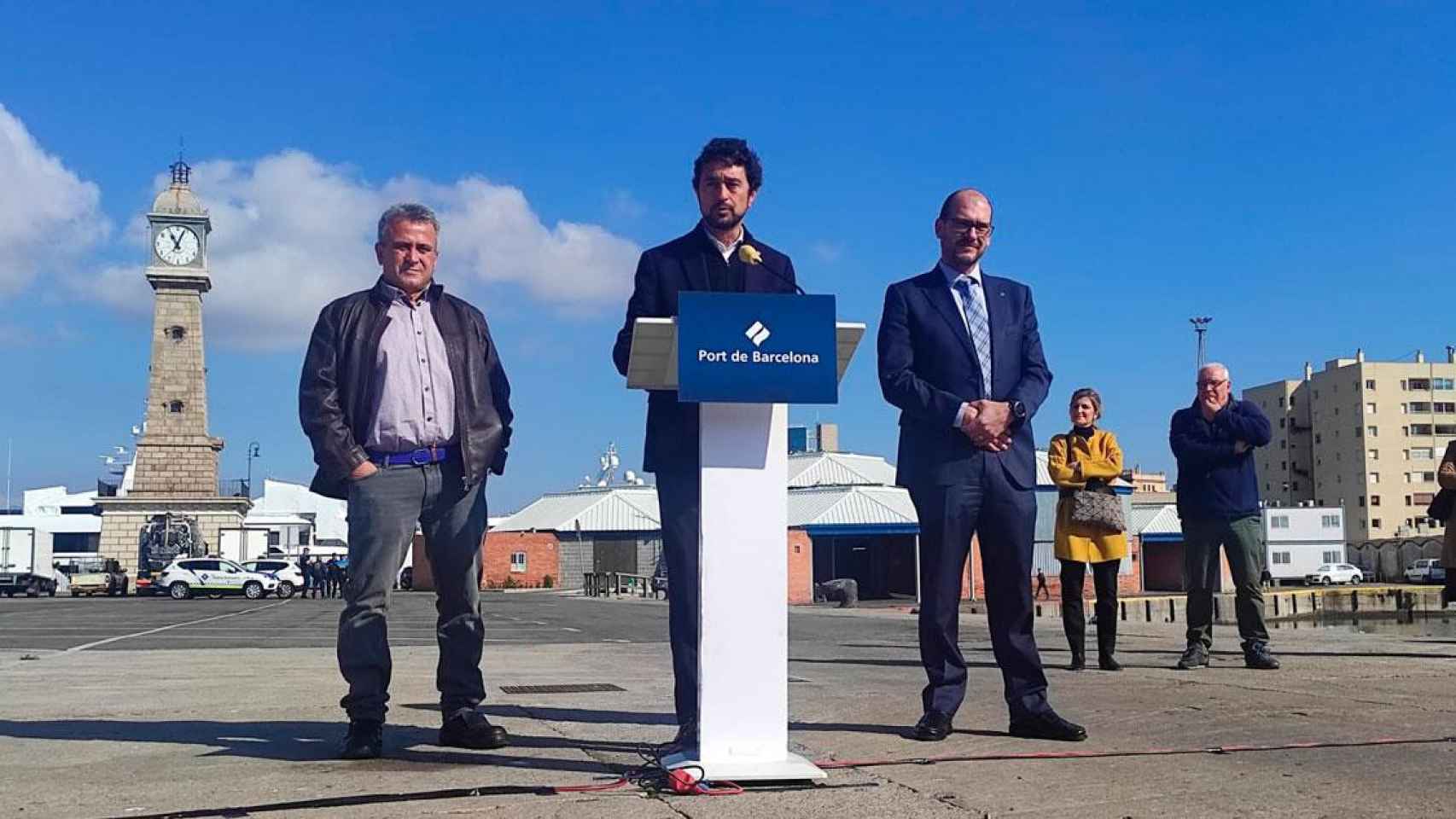 Damià Calvet (c), presidente del Puerto de Barcelona, en la dársena hoy / CG