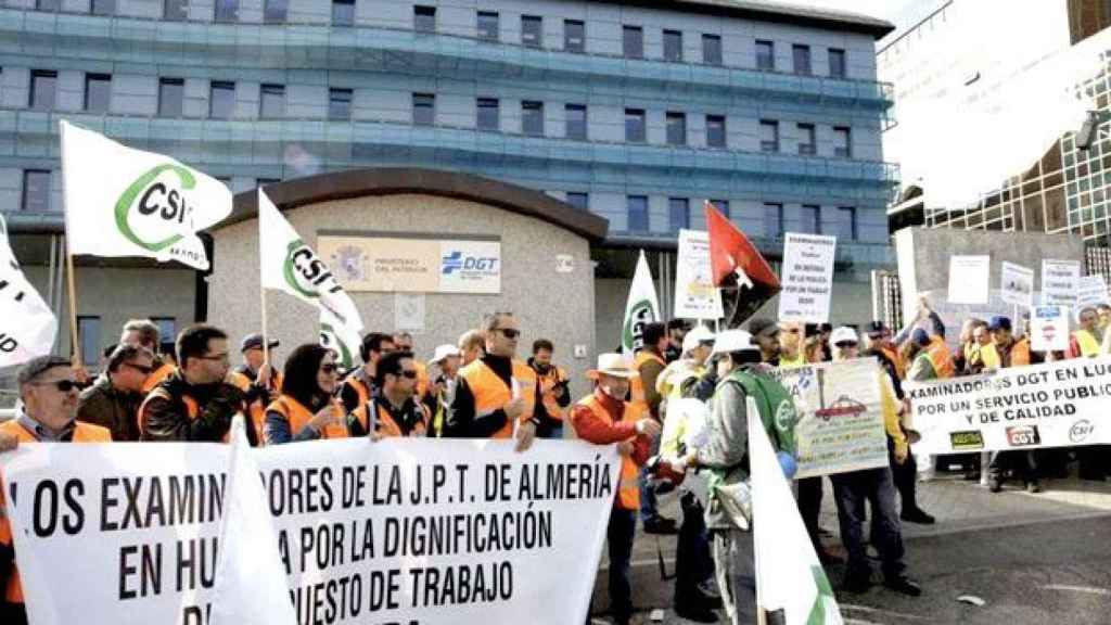 Protesta de los examinadores del caré de conducir / EFE