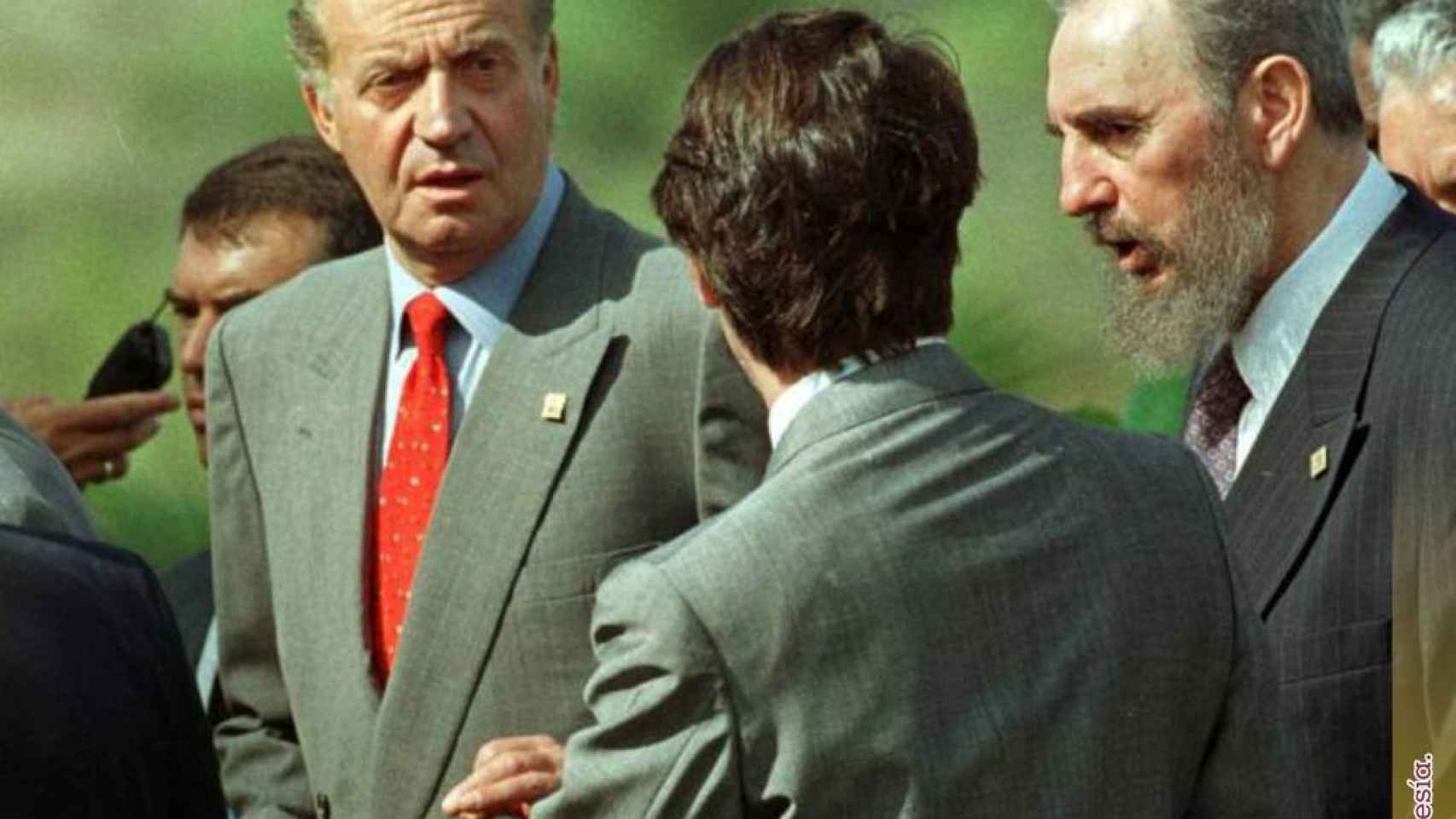 Juan Carlos I, José María Aznar y Fidel Castro en una cumbre iberoamericana / EFE