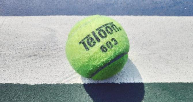 Pelota de tenis, clave para el método Kaoru / He Junhui en UNSPLASH